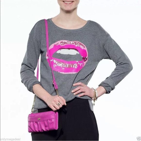 sweatshirt with sequin lips